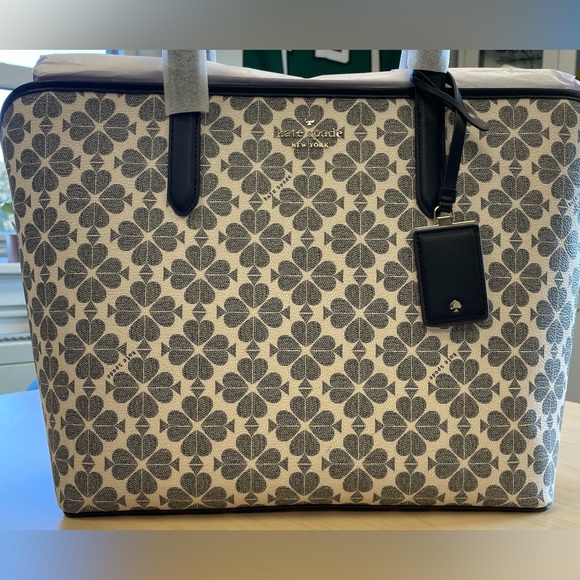 kate spade Handbags - Kate Spade Flower Tote